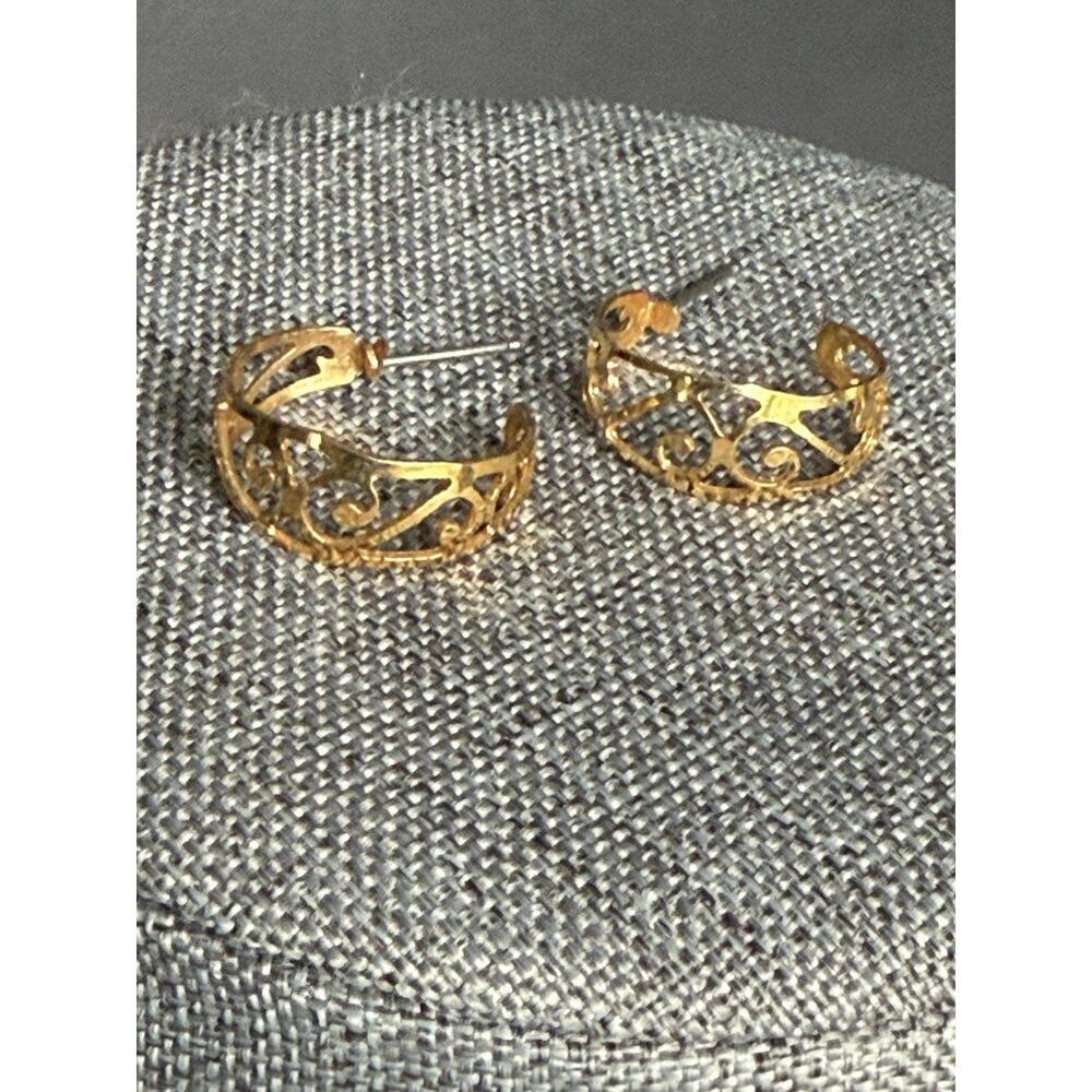 Gold Tone Leaf Hoop Cutout Pierced Earrings Capsule Minimalist Modernist Boho
